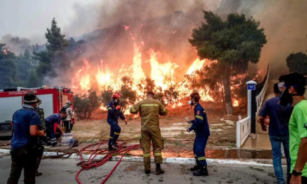 Φωτιές: Συνεχίζεται η μάχη με τις φλόγες στον Έβρο - Αναζωπυρώσεις σε Βοιωτία και Πάρνηθα